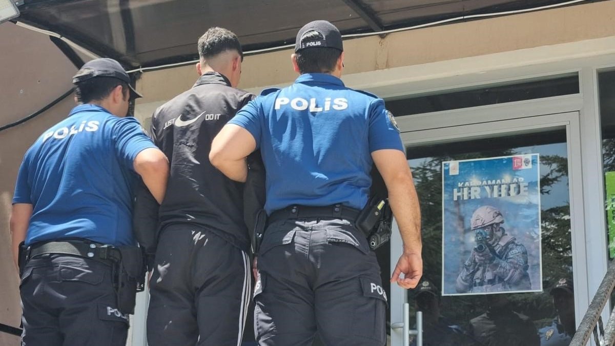 Afyonkarahisar'da bıçaklı saldırganı polis yakaladı