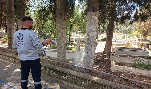 Başkan Çerçioğlu'ndan Mezarlıklarda Kurban Bayramı Öncesi Temizlik Çalışması