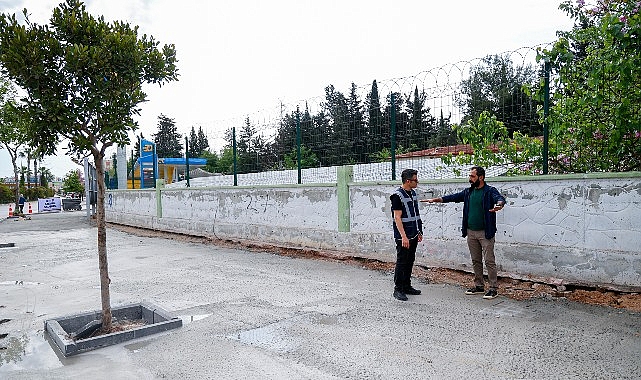 Büyükşehir'den Mevlana Caddesi ve 100. Yıl Bulvarı arasında kaldırım ve peyzaj çalışması