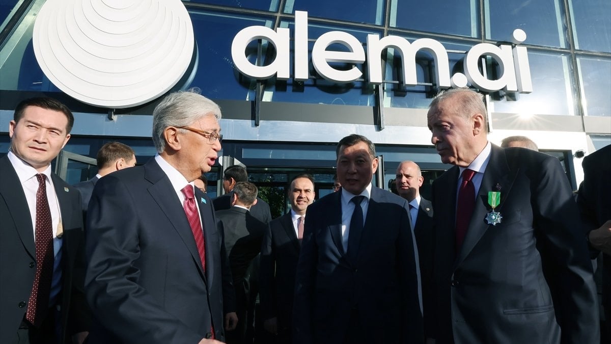 Cumhurbaşkanı Erdoğan, Astana'da Alem.AI Yapay Zeka Merkezi'ne ziyaret