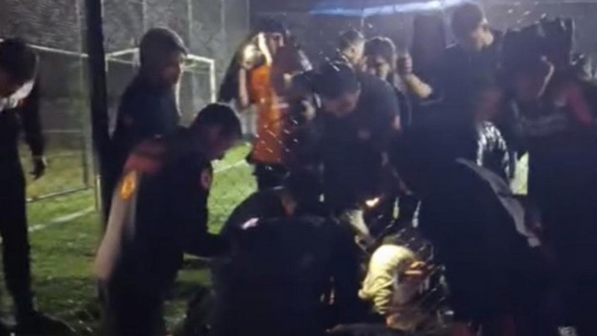 Elazığ'da halısahada koluna tel saplandı