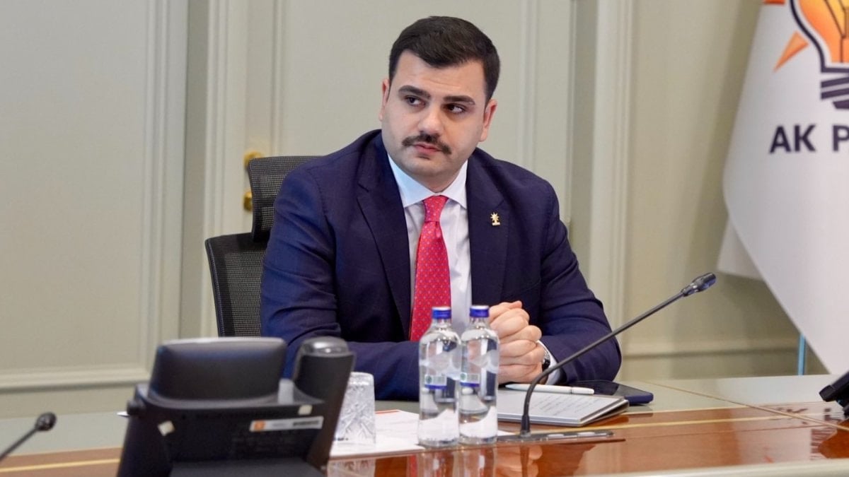Eyyüp Kadir İnan’dan Özgür Özel'e: Beni sarhoş kafayla ayar verdiğin arkadaşlarınla karıştırma