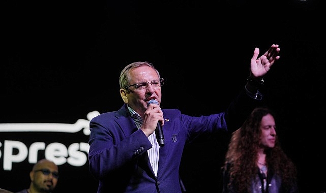Gastrofest'in İlk Gecesinde Binlerce Kişi Aynı Şarkılarda Buluştu