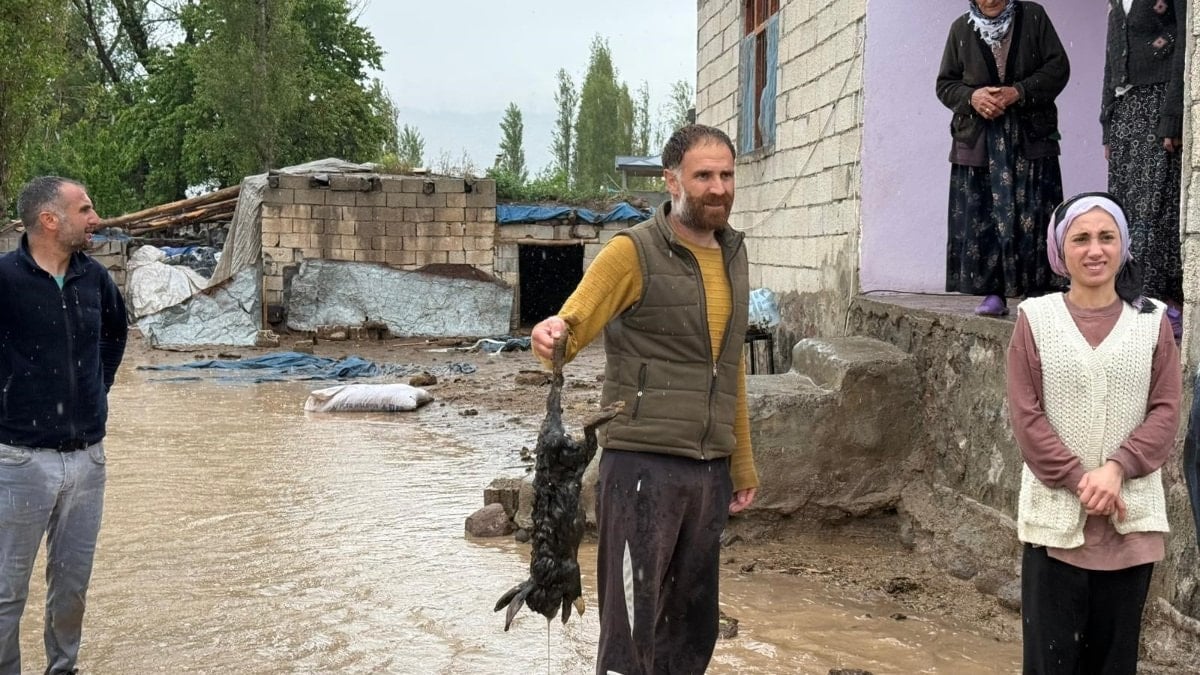 Iğdır'da sel sonrası evler ve araziler sular altında kaldı