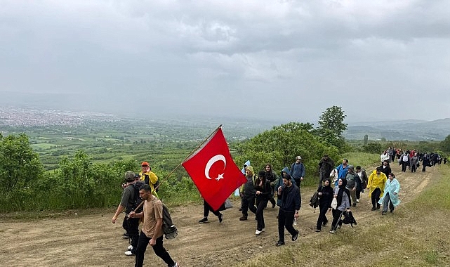 İnegöl'de Doğa Severler 19 Mayıs Ve Gençlik Haftası İçin Yürüdü