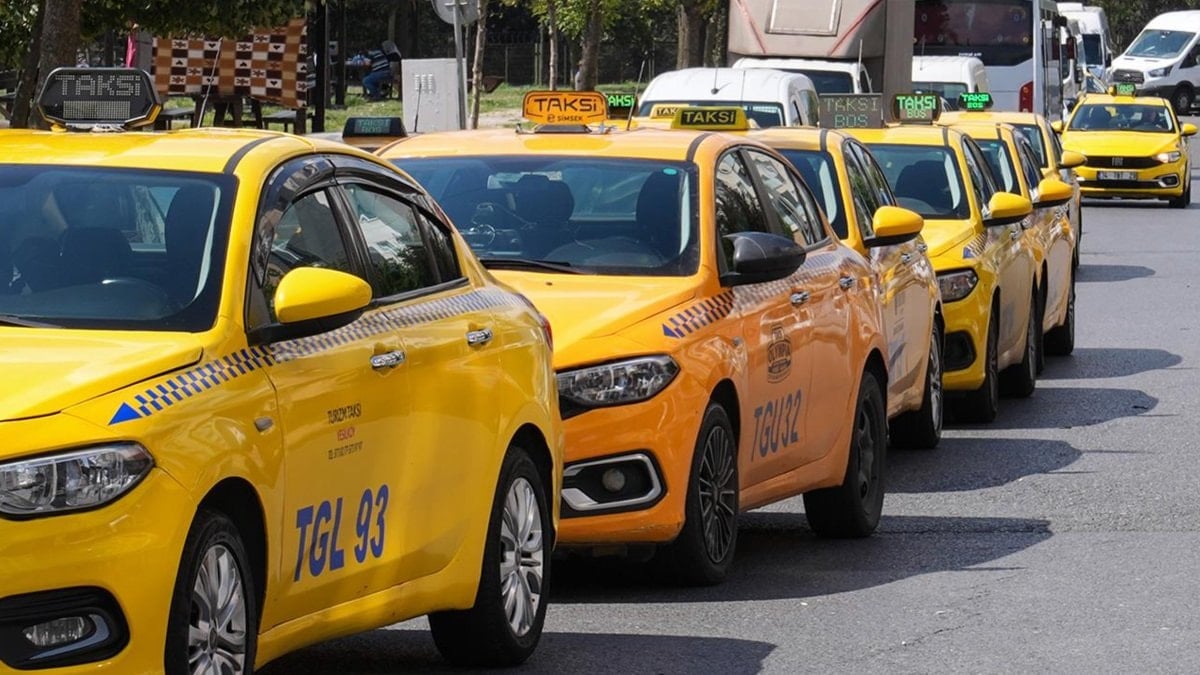 İstanbul'a gelen Aston Villa taraftarından uyarı: Sarı taksilere binmeyin
