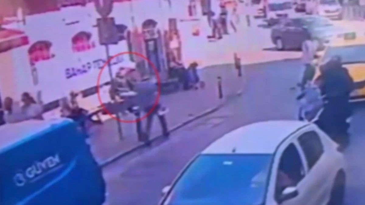 İstanbul'da bankta "yan baktın" kavgası