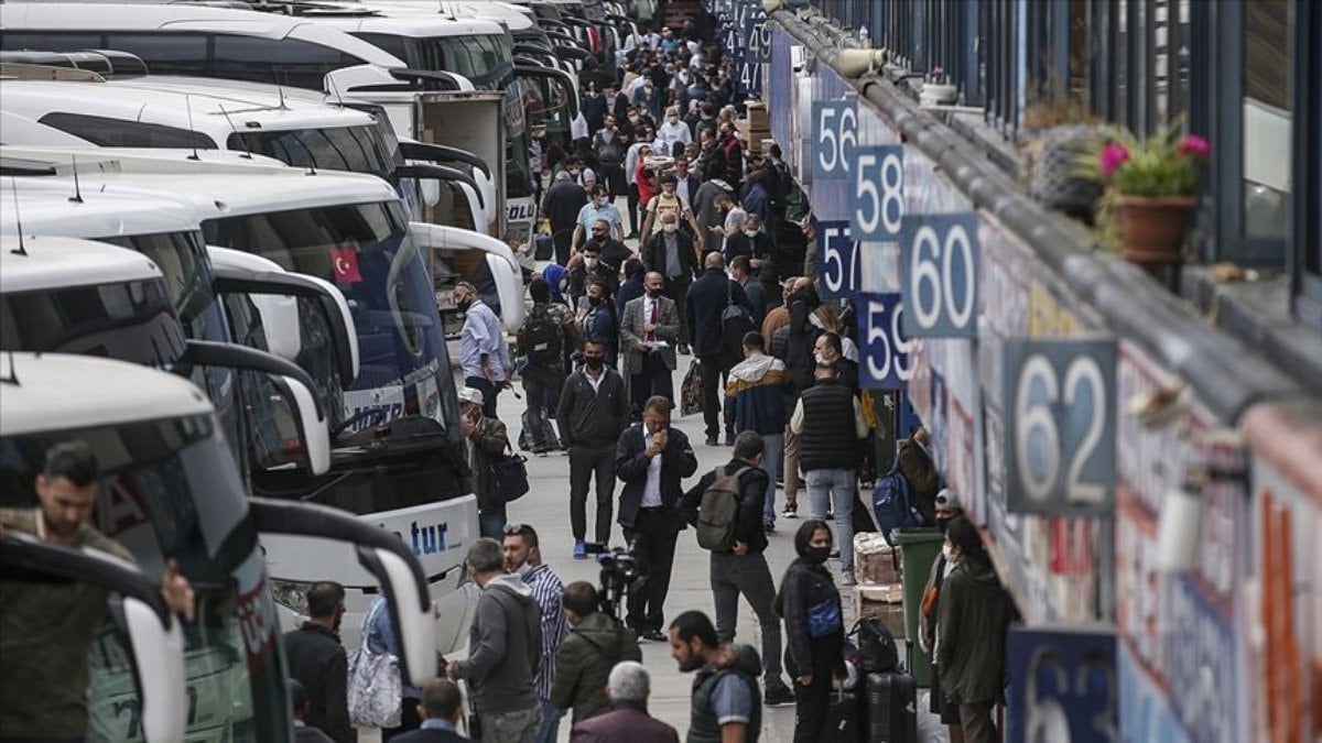 İstanbul'da bayram öncesi otobüs biletleri tükendi