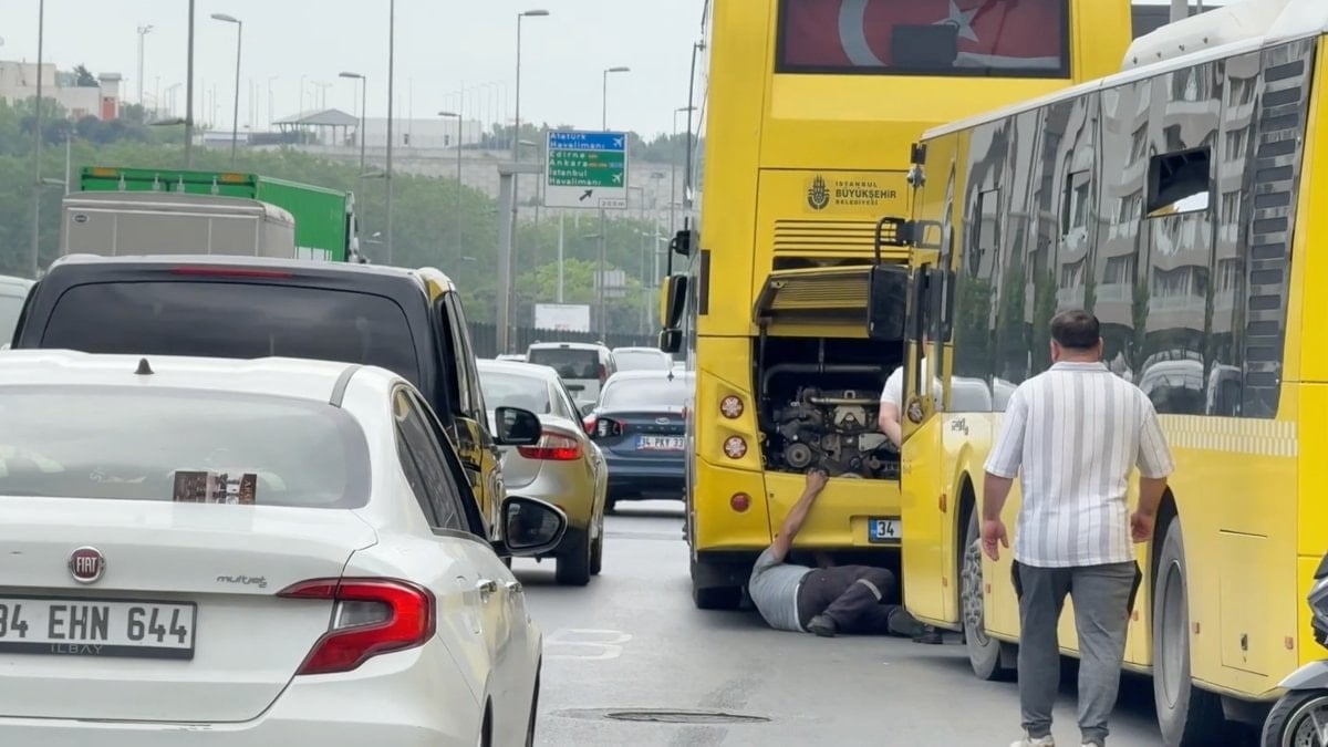 İstanbul'da İETT otobüsü arıza yaptı: Vatandaşlar yol ortasında beklemek zorunda kaldı