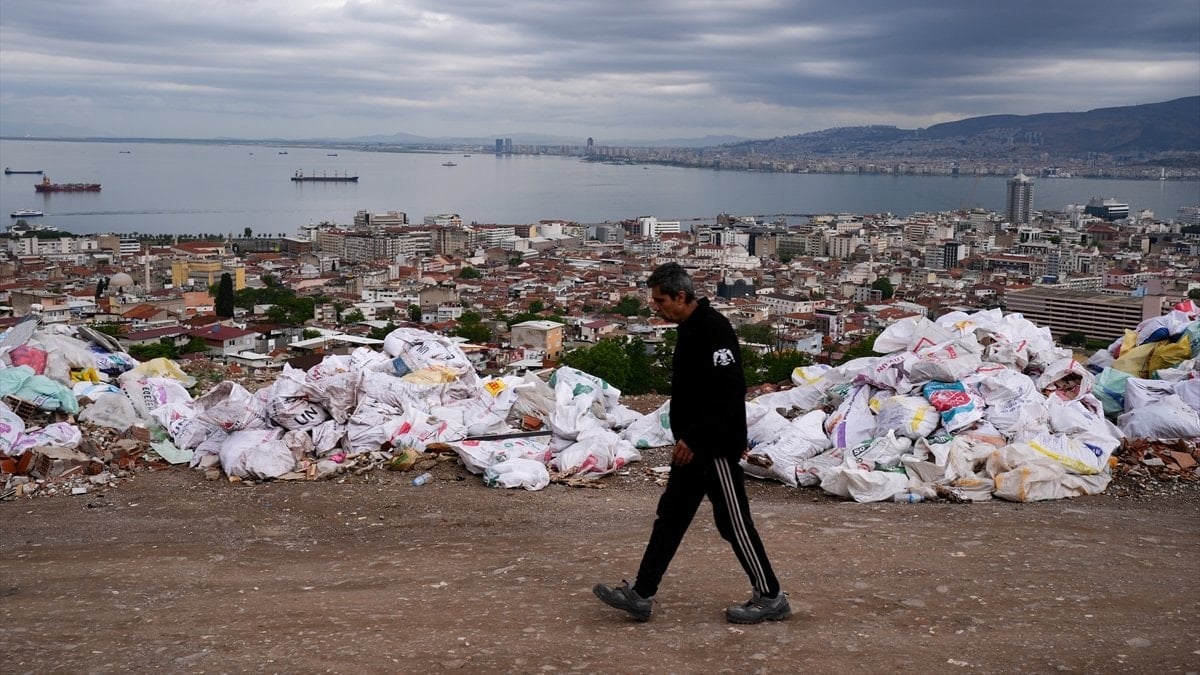 İzmir'in çöp imtihanı: Deniz manzaralı alan çöple kaplandı