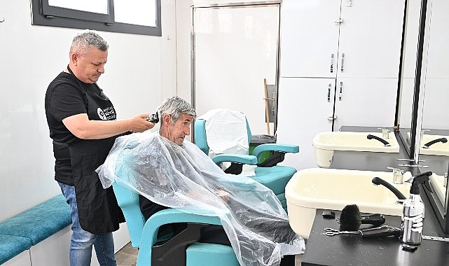 Mobil Kuaför 'den huzurevi sakinlerine bayram tıraşı