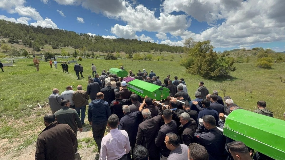 Yozgat'ta kazada ölen 2'si öğrenci 3 kişi toprağa verildi