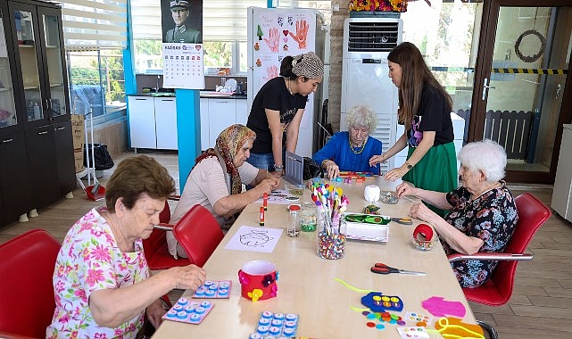 Alzheimer Hastaları Mavi Ev'de buluşuyor
