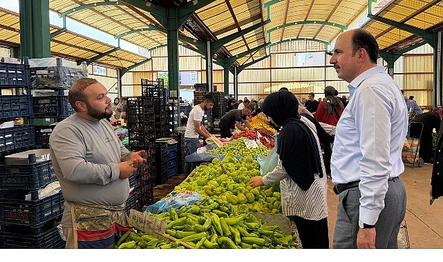 Başkan Altay Karkent Pazarı'nda Konyalılarla Buluştu