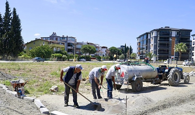 Burhaniye'de Park ve Yeşil Alanlarda Çalışmalar Kesintisiz Sürüyor