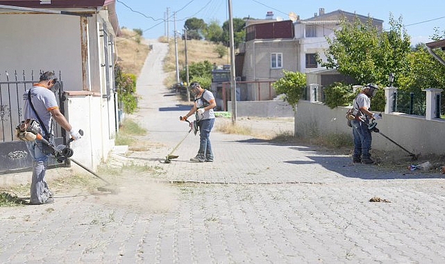 Burhaniye'nin Her Noktasında Aralıksız Temizlik Mesaisi