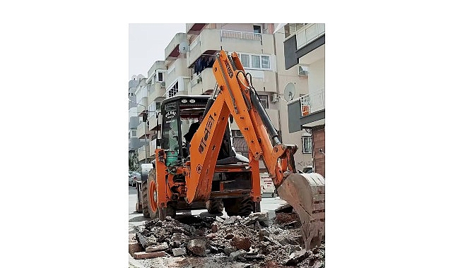 Çamlıca Sokak'ta yol yenileme ve altyapı çalışmaları hız kesmeden sürüyor