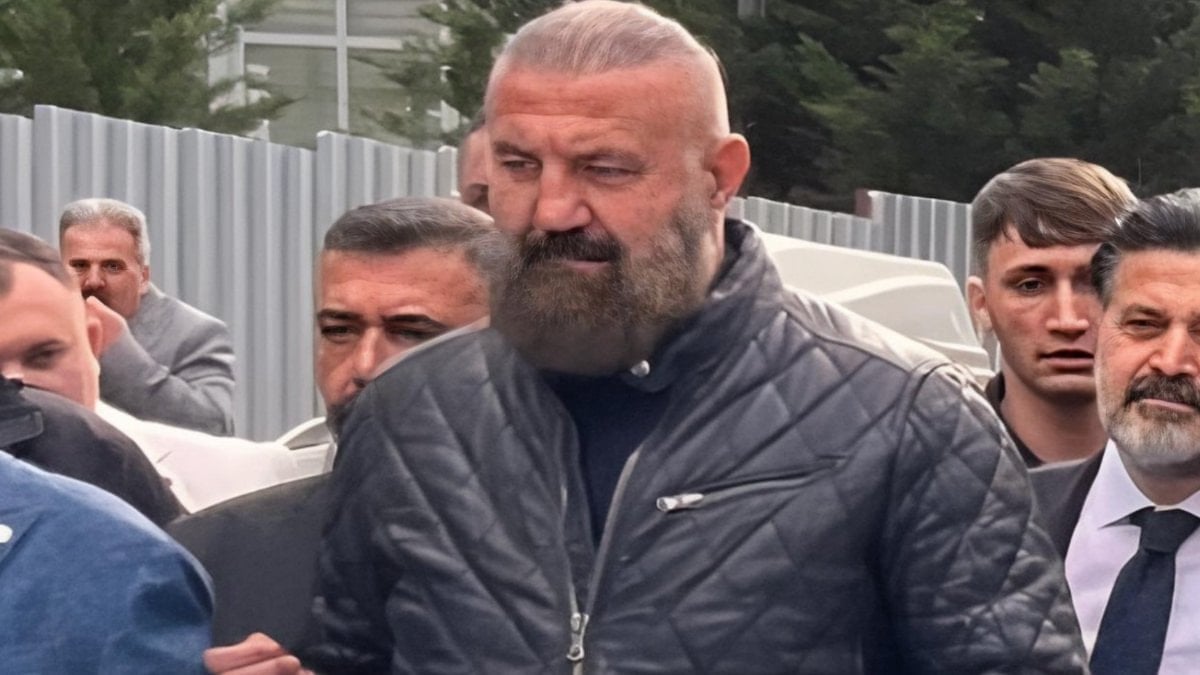CHP Genel Merkezi'ndeki kriz devam ediyor: 'Mafya' dedikleri milli güreşçi çıktı