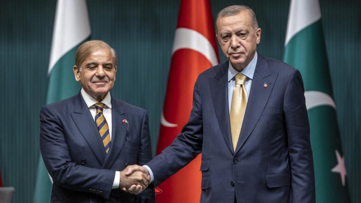 Cumhurbaşkanı Erdoğan, Pakistan Başbakanı Şahbaz Şerif ile telefonda görüştü