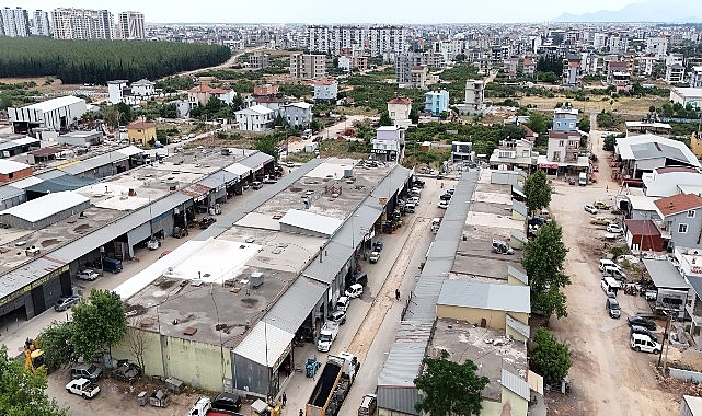 Döşemealtı'nda kanalizasyon ve asfalt çalışmaları eş zamanlı sürüyor