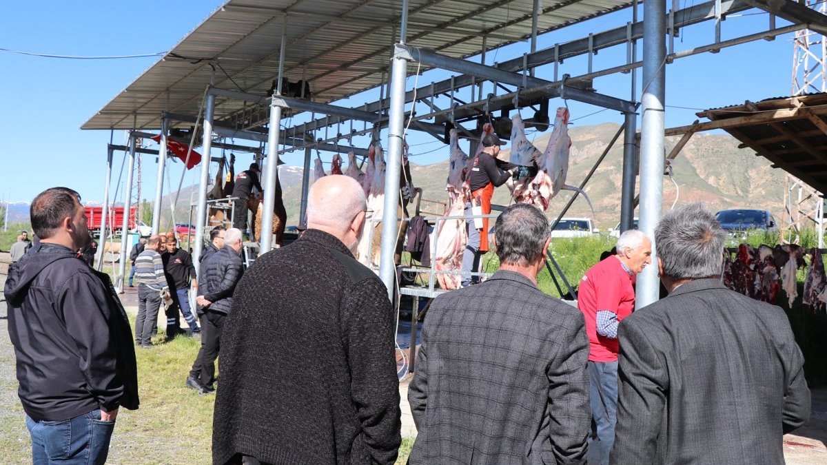 Erzurum'da kurban keserken kalp krizi geçirdi: Kurtarılamadı
