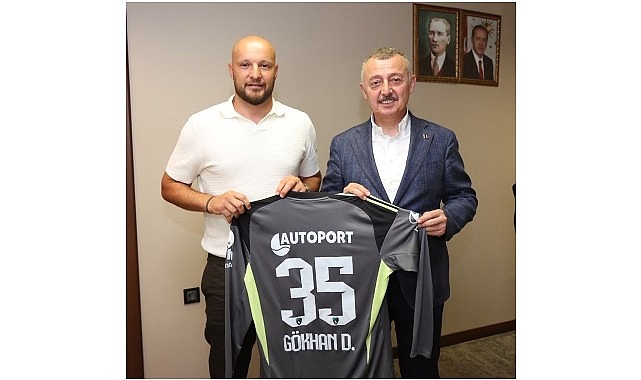 Formasını Büyükakın'a hediye etti, helallik istedi
