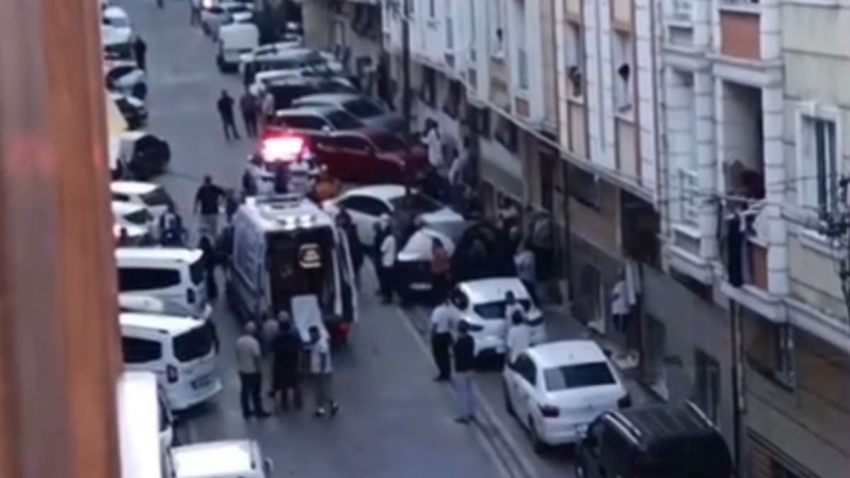 İstanbul'da kanlı pusu: Evinden çıkan adamı kurşun yağmuruna tuttular