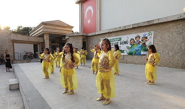 Menderes'te Öğrencilerden Duyarlı Defile