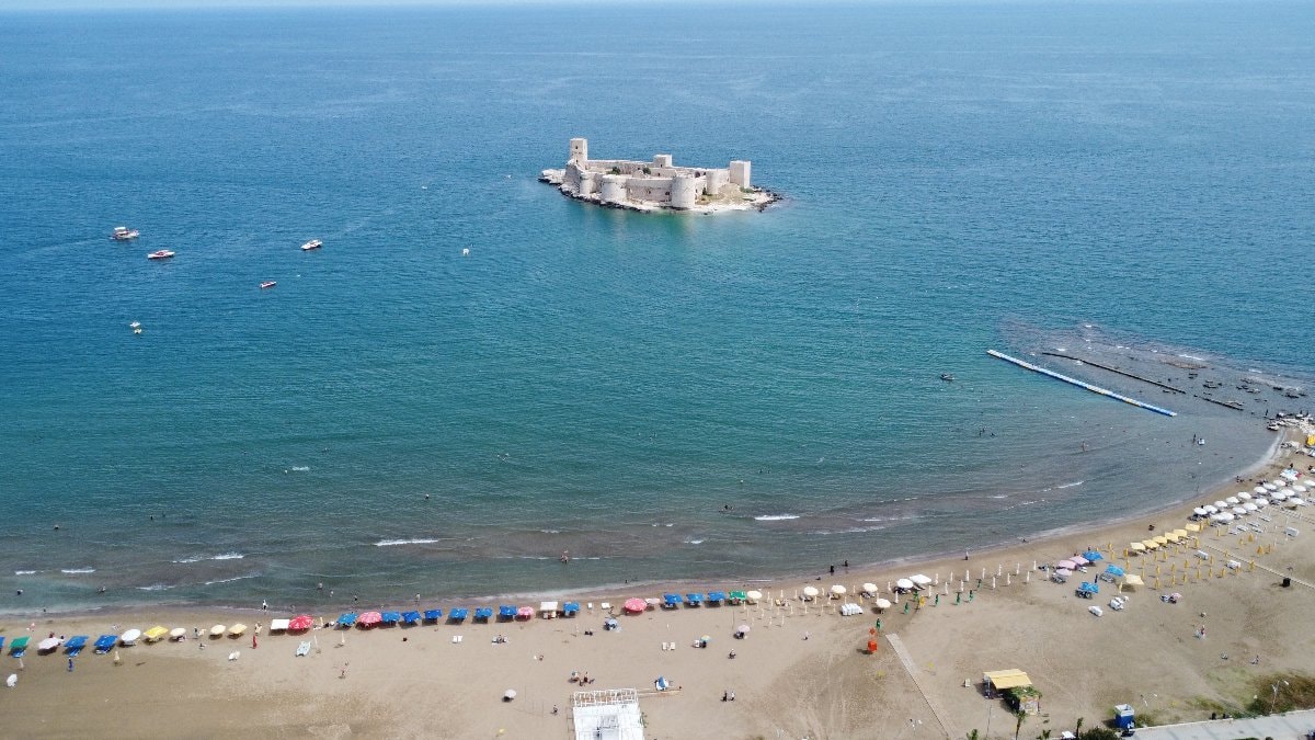 Mersin sahillerinde yoğunluk başladı