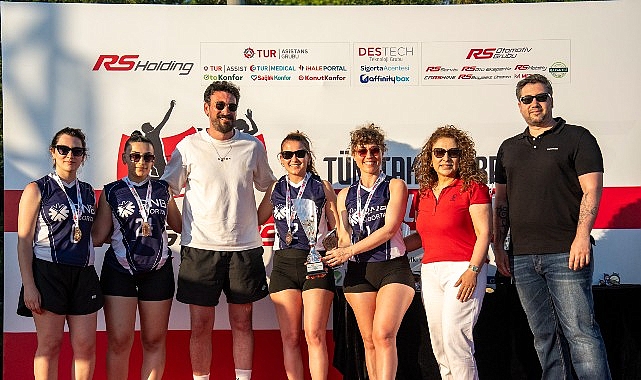 QNB Sigorta Kadın Voleybol Takımı Beach Volley MasteRS'ta üçüncülük kupasının sahibi oldu