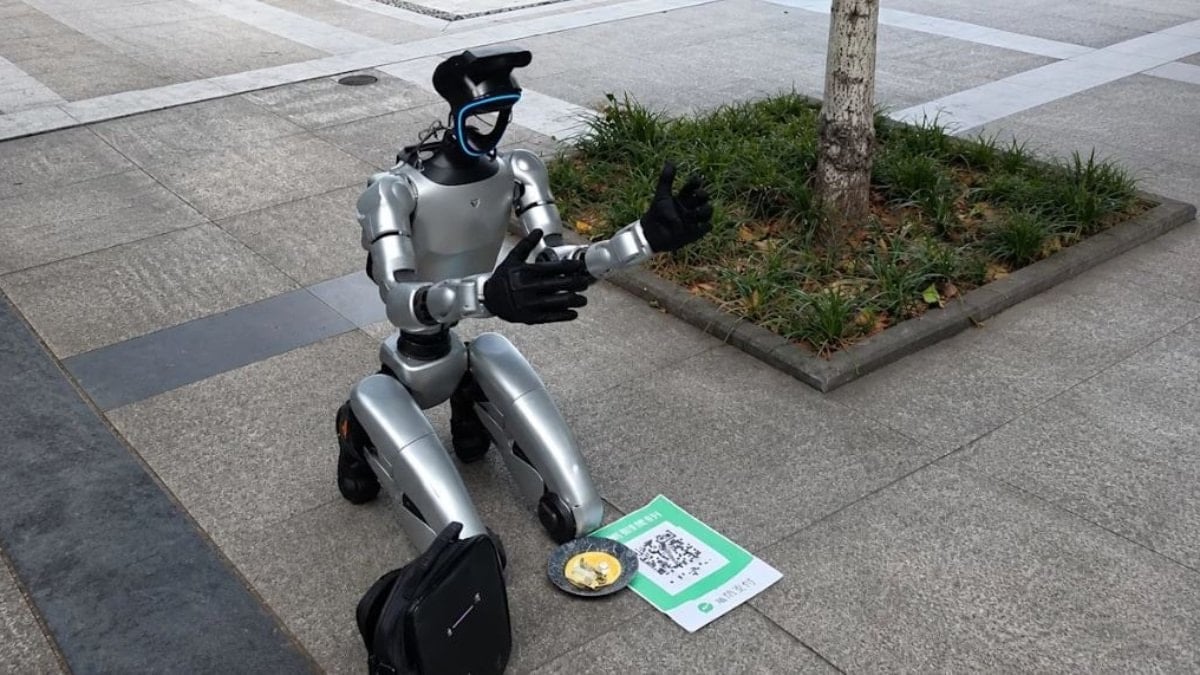 Robotlar "elektrik faturası" için dilenmeye başladı, diz çöküp para istedi: Çin'de ilginç görüntüler