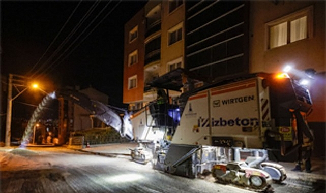 Toros Caddesi'nde gece asfalt mesaisi