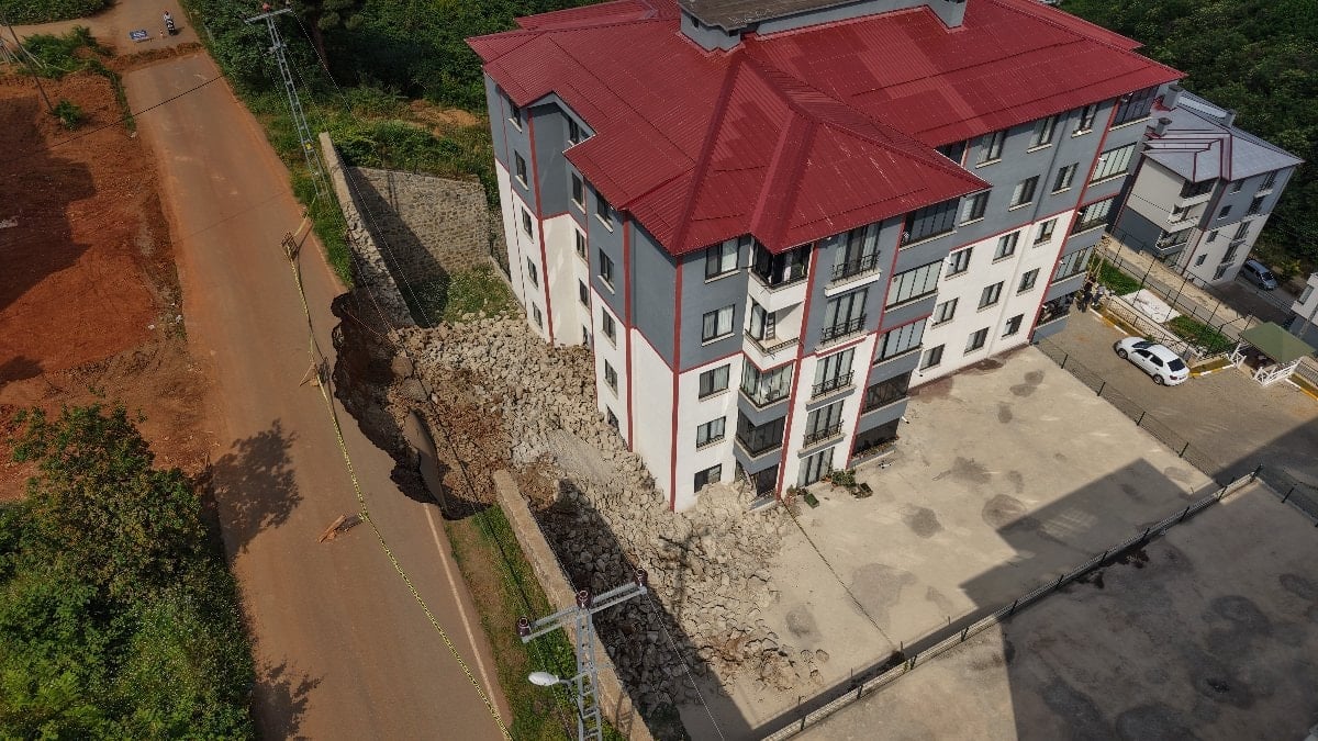 Trabzon'da çöken duvar paniğe neden oldu
