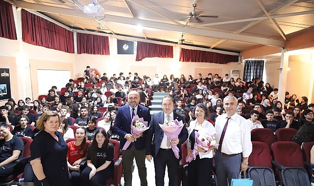 Üniversite Sınavı Öncesinde Rektör Akpınar'dan Liselerde Kariyer Buluşmaları
