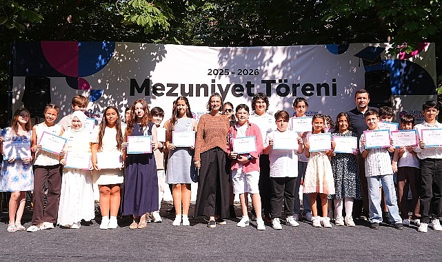 Üsküdar Çocuk Üniversitesi'nde Mezuniyet Coşkusu