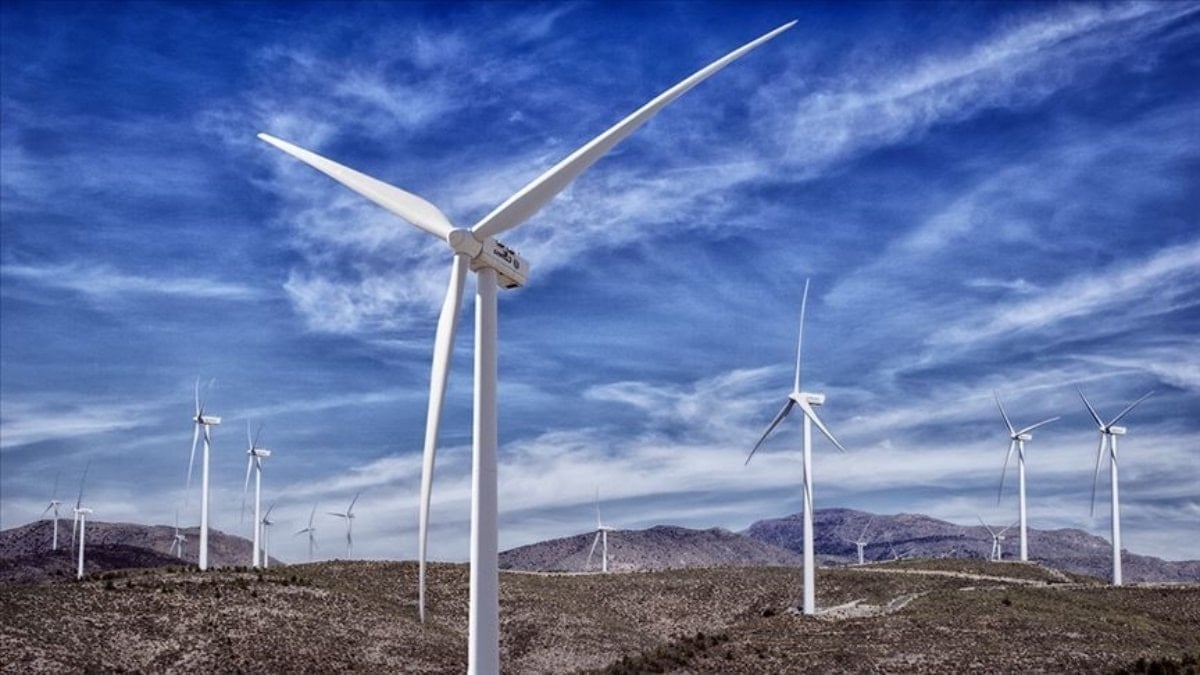Yenilenebilir enerjideki büyüme doğalgazın elektrik üretimindeki payını düşürüyor