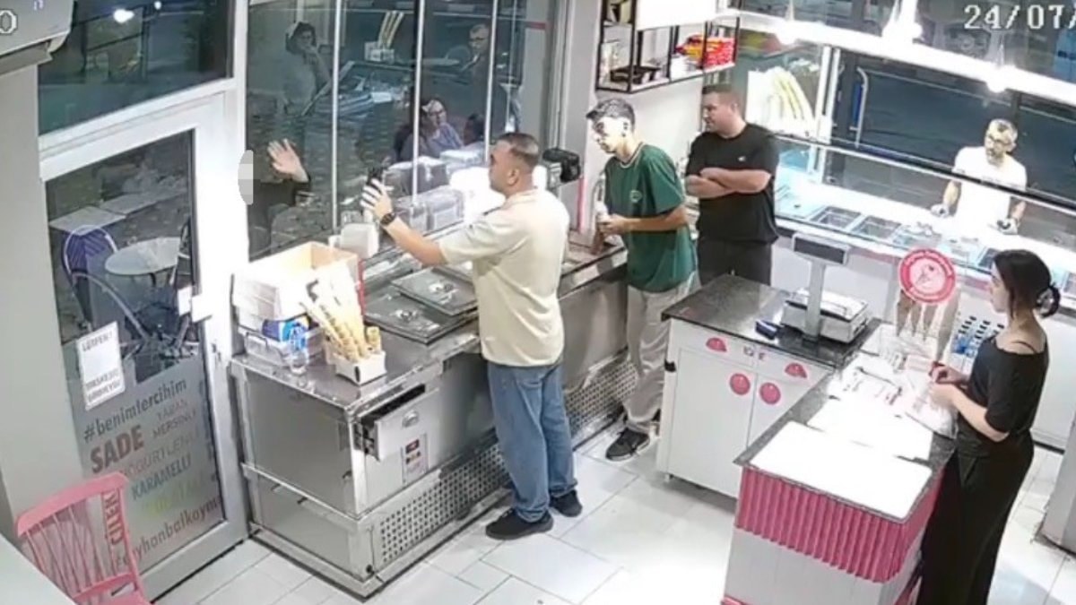 Adana'daki cinayetin kamera görüntüleri ortaya çıktı: Telefonda görüştüğü kişiye el sallayıp ateş açtı