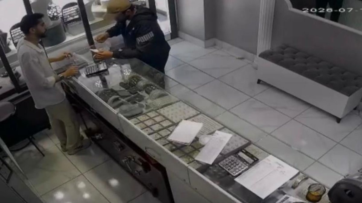 Ankara'da internetten soygun yöntemleri araştırıp kuyumcuyu silahla gasbetti