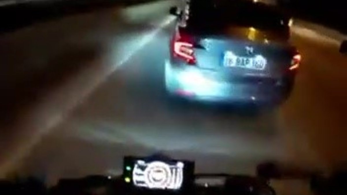 Bursa'da sollama yapan motosiklet kaza yaptı: 2 yaralı