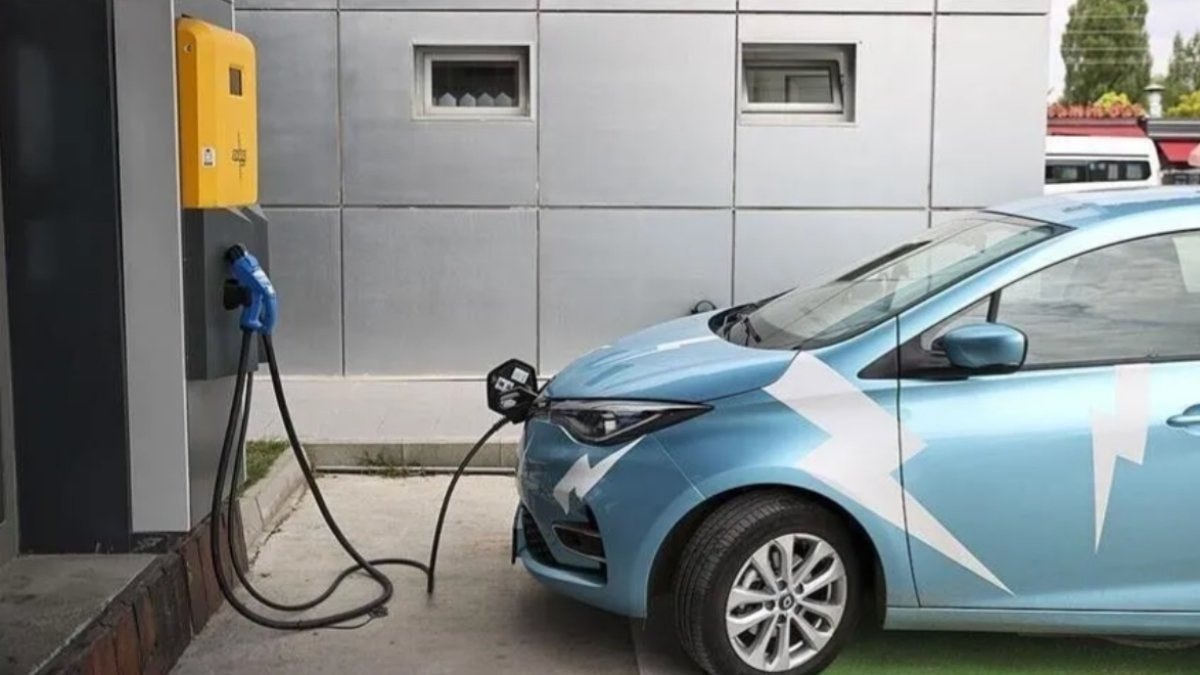 Çin'de devlet desteği azalınca, elektrikli araba satışları frene bastı