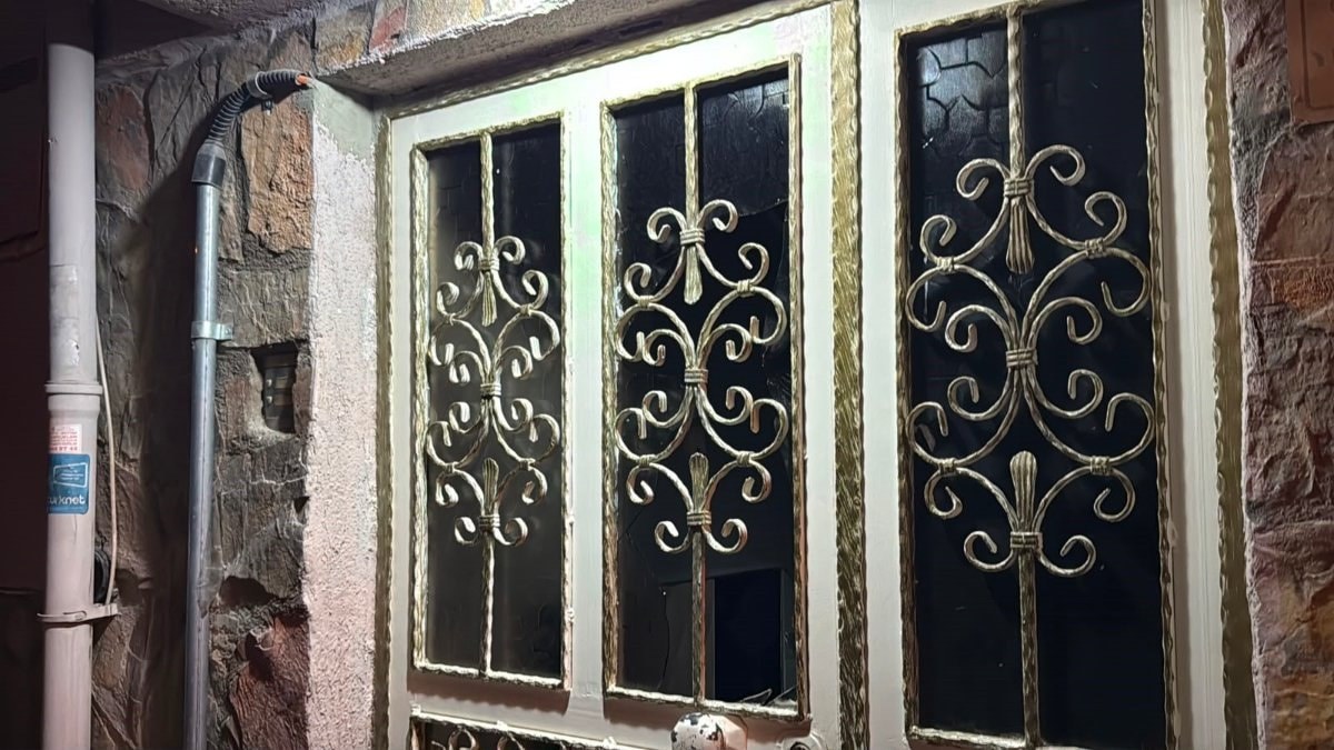 Eskişehir'de aile içi tartışma sokağa taştı: Evin camlarını kırıp otomobiliyle kaçtı