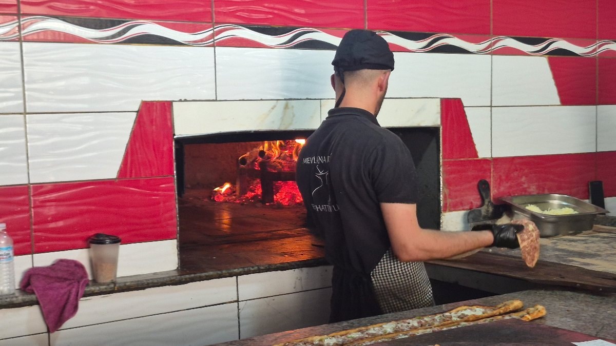 Eskişehir'de sıcağın altında zorlu mesai