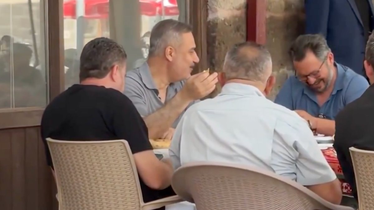 Hakan Fidan, Aksaray'da vatandaşlarla kahvehanede buluştu