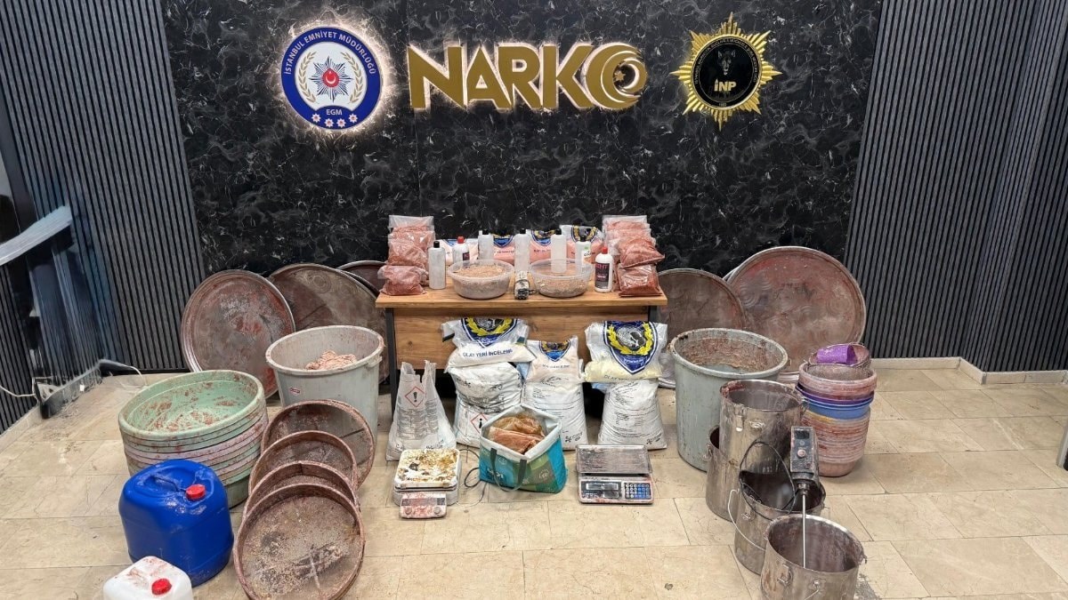 İstanbul'da 11,5 ton uyuşturucu üretilebilecek ham madde ele geçirildi