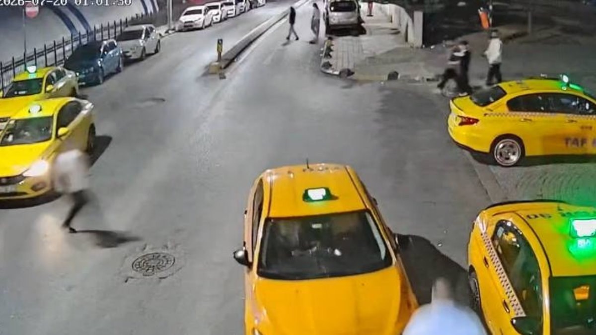 İstanbul'da freni çekilmeyen taksi geri kaydı