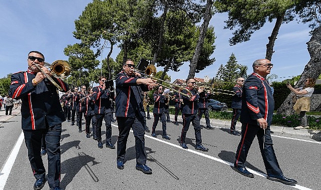 İzmir'in tarihine 83 yıldır "müzikle" tanıklık ediyorlar