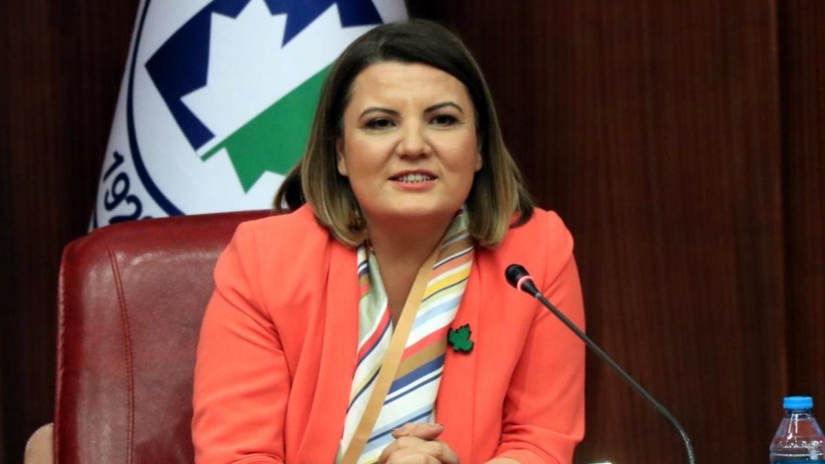İzmit Belediye Başkanı Fatma Kaplan Hürriyet görevden uzaklaştırıldı