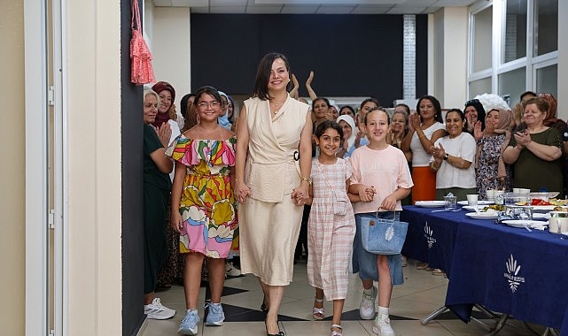 Karabağlar Belediyesi Tekstil Akademi'de Mezuniyet Gururu