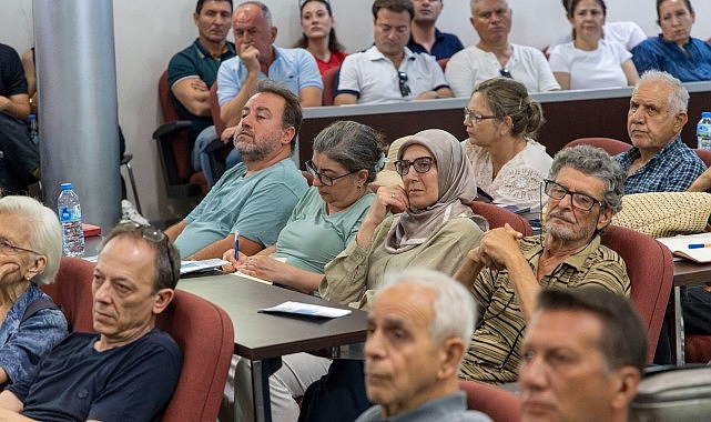 Karşıyaka'da kentsel dönüşüm zirvesi: Uzmanlar vatandaşlarla buluştu
