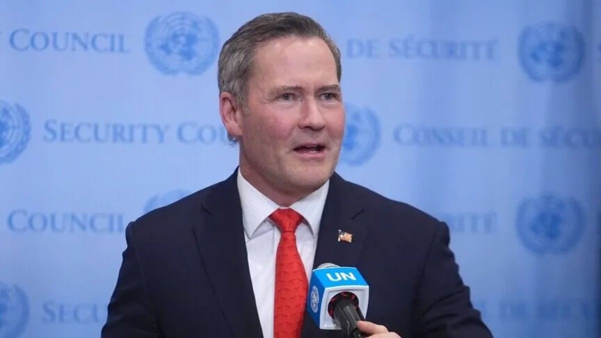Mike Waltz: Trump diplomasiye alan açmak için İran saldırılarını durdurdu